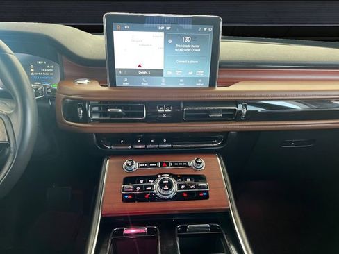 Used 2023 Lincoln Aviator Grand Touring AWD/4WD image 11