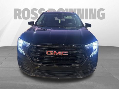 Used 2024 GMC Terrain SLE w/ Driver Convenience Package image 2