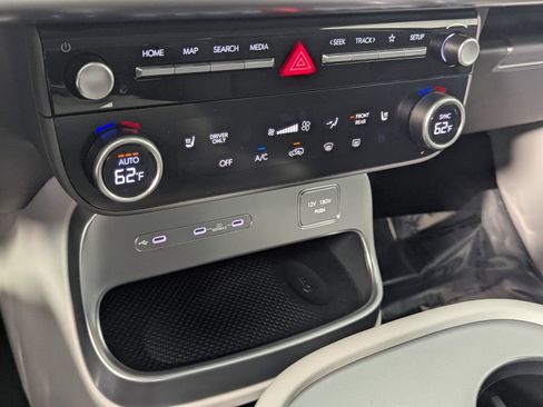 Certified 2026 Hyundai Ioniq 9 SE AWD/4WD image 22