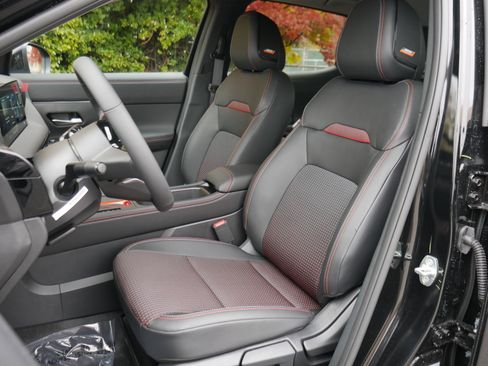 New 2026 Nissan Kicks SR w/ SR Premium Package image 32