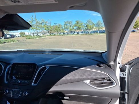 Certified 2024 Chevrolet Malibu LT image 28