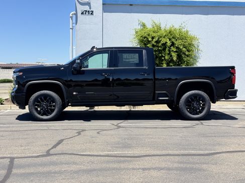 New 2026 Chevrolet Silverado 3500 High Country w/ Midnight Edition AWD/4WD image 4