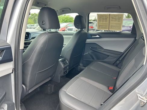 Used 2024 Volkswagen Taos SE image 28