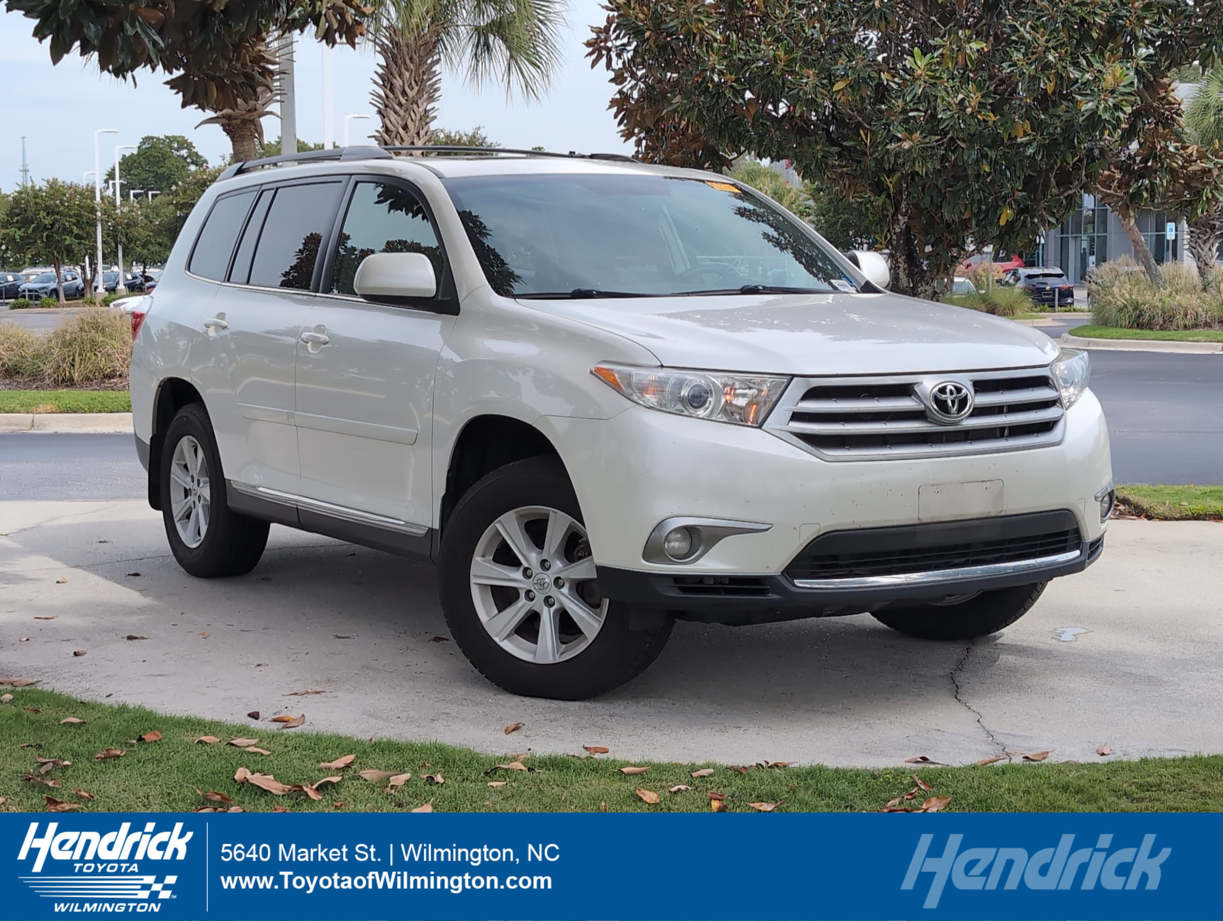 Used 2013 Toyota Highlander SE AWD/4WD image 1