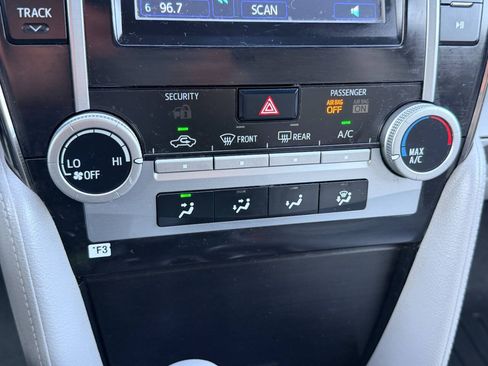 Used 2012 Toyota Camry LE FWD image 37