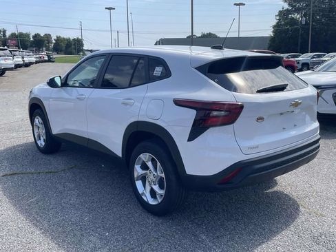 New 2026 Chevrolet Trax LS w/ LS Convenience Package FWD image 5
