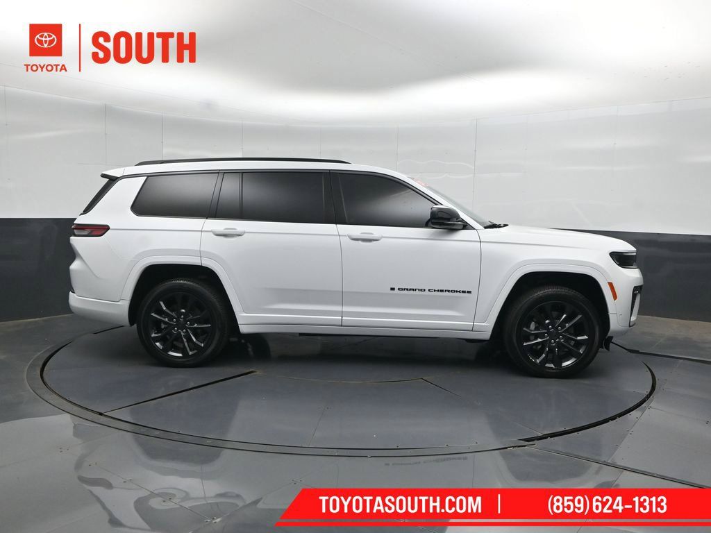 Used 2026 Jeep Grand Cherokee L Limited AWD/4WD image 3