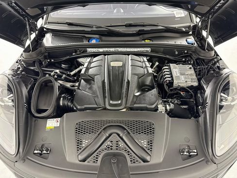 Used 2023 Porsche Macan S AWD/4WD image 30