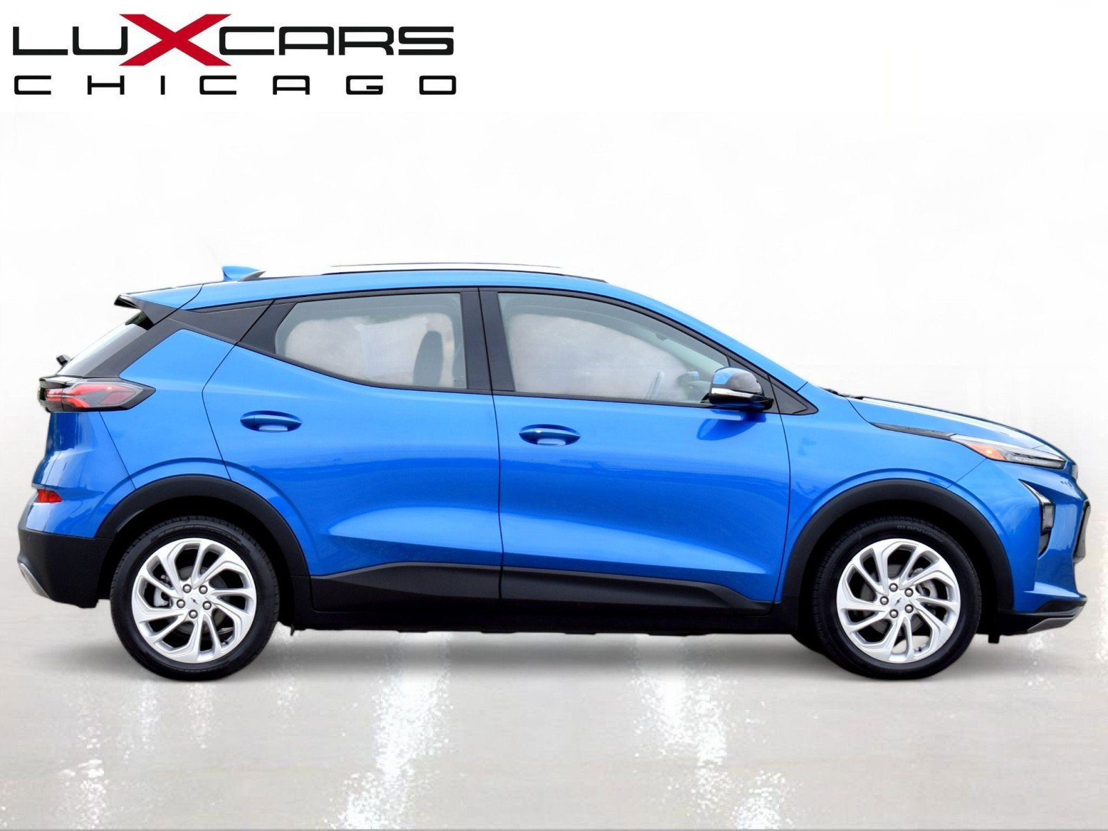 Used 2022 Chevrolet Bolt EUV LT w/ Comfort Package FWD image 8