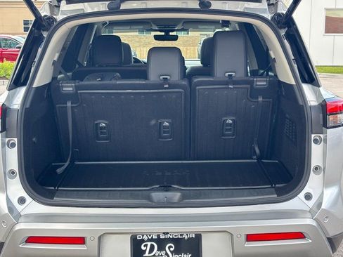 Used 2025 Nissan Pathfinder Platinum w/ Cargo Package AWD/4WD image 9