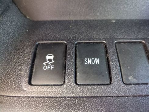 Used 2015 Toyota Highlander Limited w/ Driver Technology Package FWD image 30