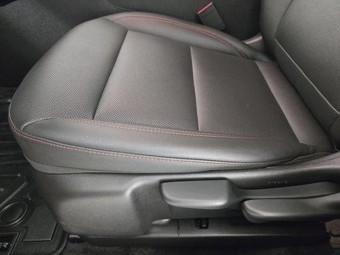 Used 2024 Chevrolet Trax RS FWD image 25