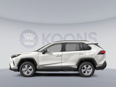 Used 2024 Toyota RAV4 LE AWD/4WD image 4