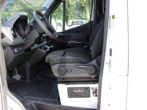 Used 2022 Mercedes-Benz Sprinter 2500 image 5