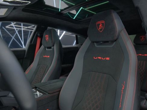 Used 2023 Lamborghini Urus Performante AWD/4WD image 20