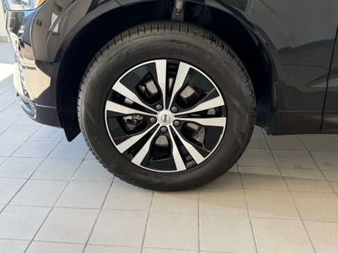 Certified 2025 Volvo XC60 B5 Core AWD/4WD image 9
