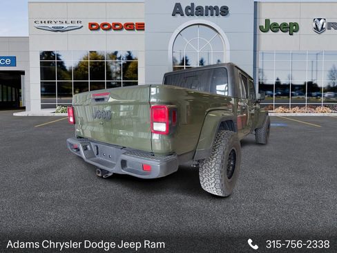 Used 2023 Jeep Gladiator Sport AWD/4WD image 5