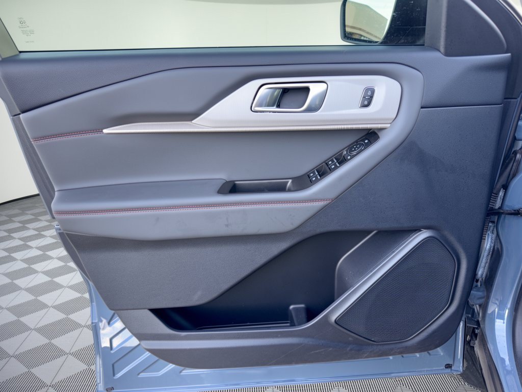 Used 2025 Ford Explorer Active RWD image 14