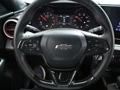 Used 2024 Chevrolet Trax RS w/ Sunroof Package image 13