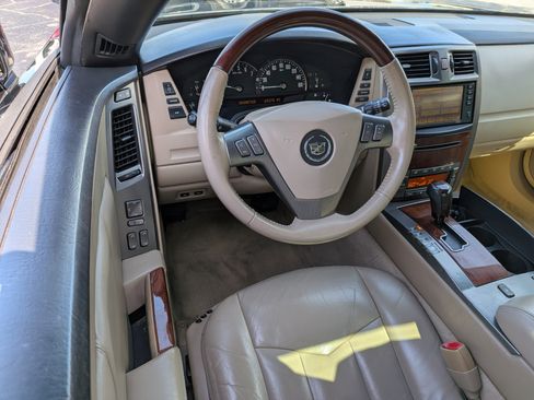 Used 2007 Cadillac XLR RWD image 14