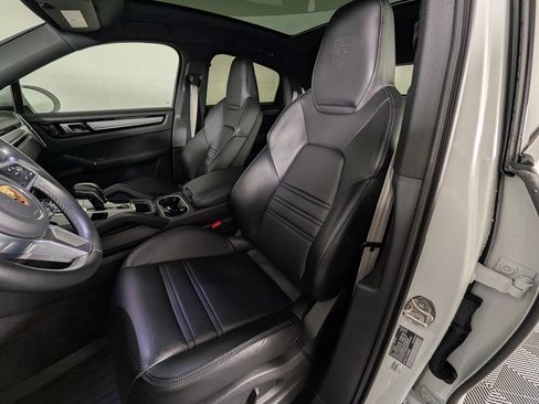 Certified 2023 Porsche Cayenne Platinum Edition AWD/4WD image 5