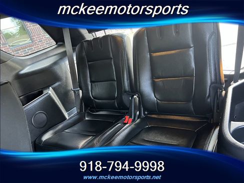 Used 2017 Ford Explorer XLT w/ Equipment Group 202A AWD/4WD image 6