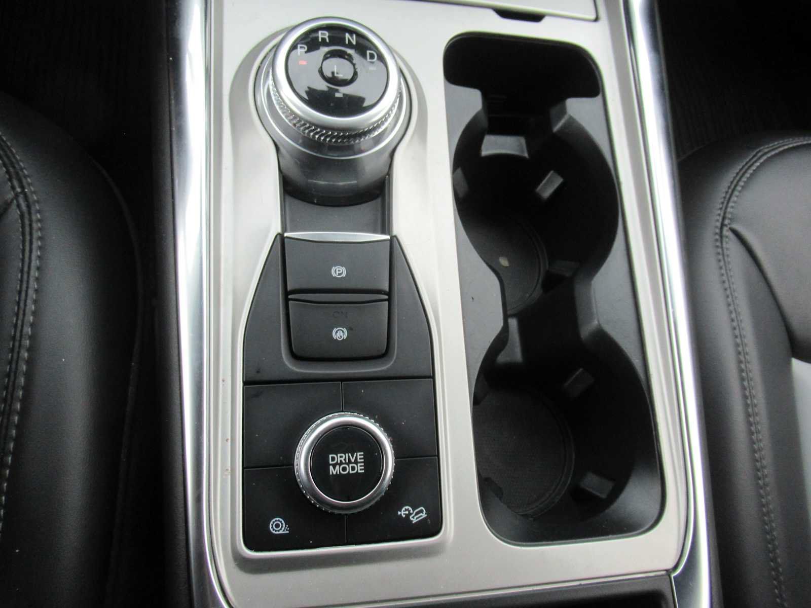Used 2022 Ford Explorer XLT w/ Equipment Group 202A AWD/4WD image 25