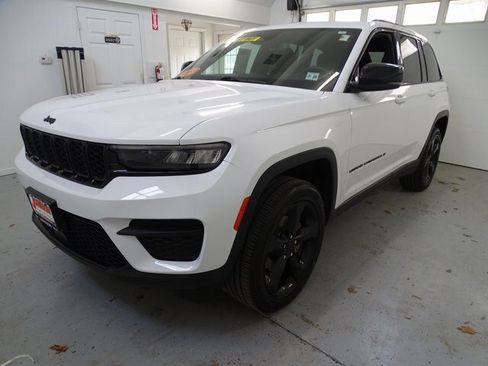 Certified 2023 Jeep Grand Cherokee Altitude image 17