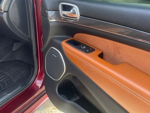 Used 2017 Jeep Grand Cherokee SRT image 16