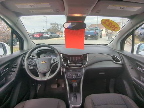 Used 2022 Chevrolet Trax LS w/ Tint and Cruise Package image 21