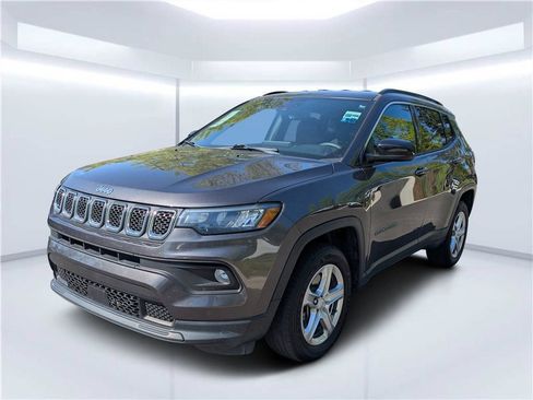 Used 2023 Jeep Compass Latitude w/ Convenience Group AWD/4WD image 7