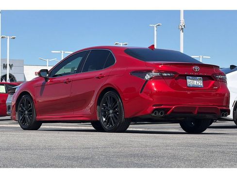 Used 2021 Toyota Camry XSE image 6