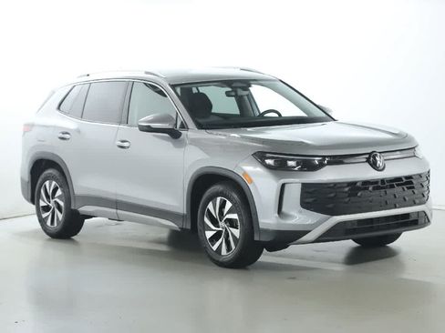 Certified 2026 Volkswagen Tiguan S FWD image 9