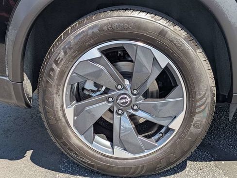 Used 2024 Nissan Rogue SV FWD image 12