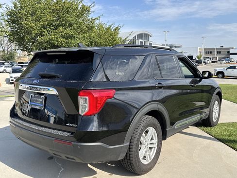 Used 2022 Ford Explorer XLT AWD/4WD image 5