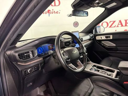 Used 2023 Ford Explorer Platinum w/ Technology Package AWD/4WD image 12