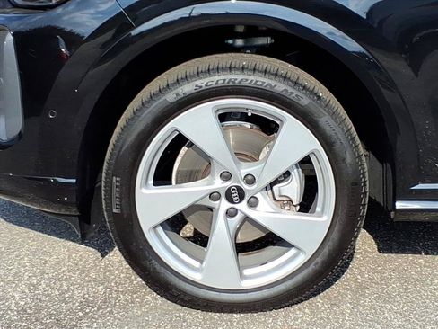 Certified 2025 Audi Q5 Premium Plus AWD/4WD image 4
