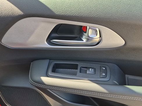 New 2025 Chrysler Pacifica Limited w/ Trailer Tow Group image 22