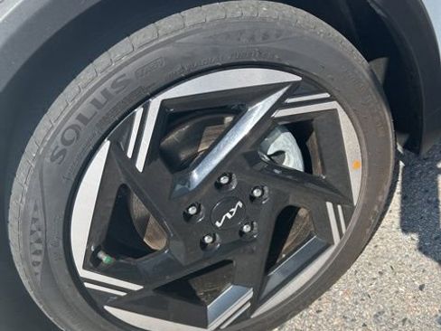 Used 2025 Kia K4 EX image 2