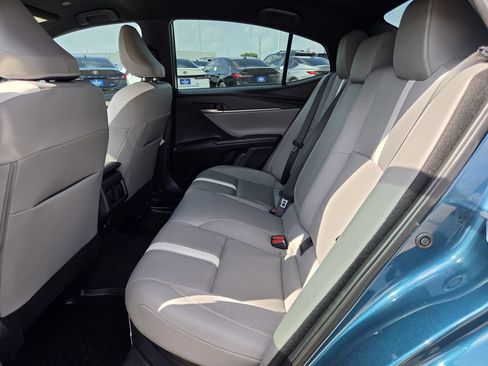 Used 2025 Toyota Camry SE FWD image 28