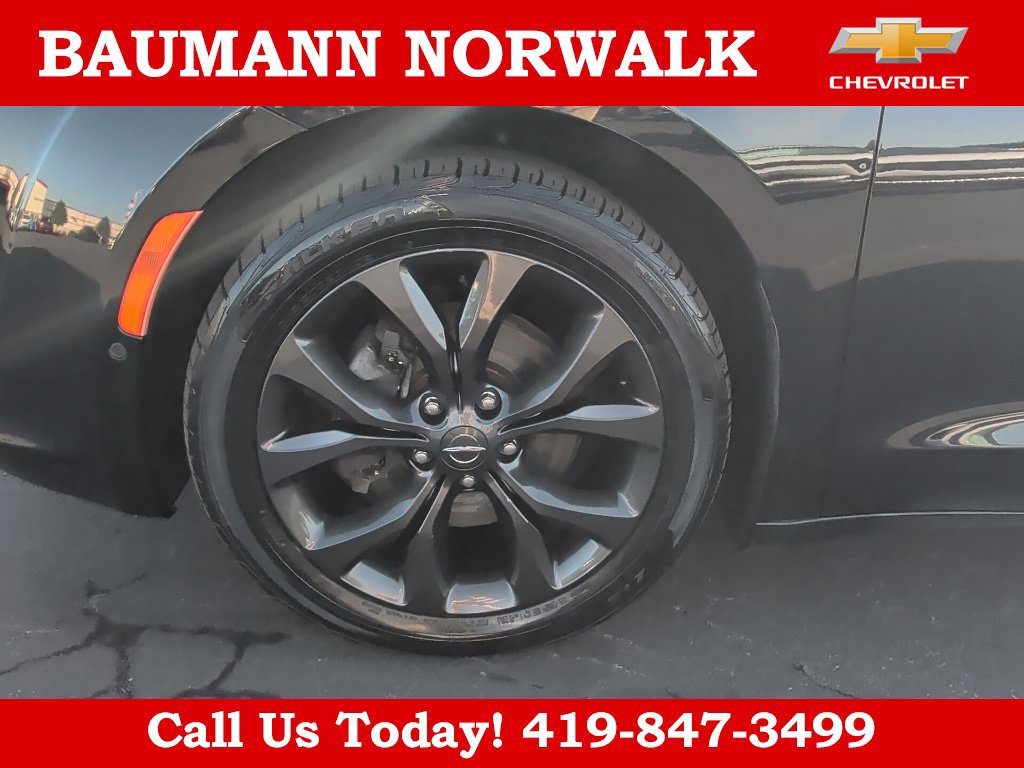 Used 2018 Chrysler Pacifica Touring-L w/ Advanced Safetytec Group FWD image 9