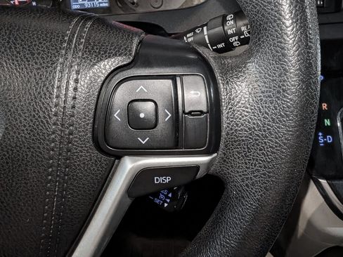 Used 2015 Toyota Sienna LE FWD image 45