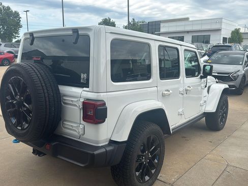 Used 2023 Jeep Wrangler Unlimited Sahara w/ Cold Weather Group AWD/4WD image 3