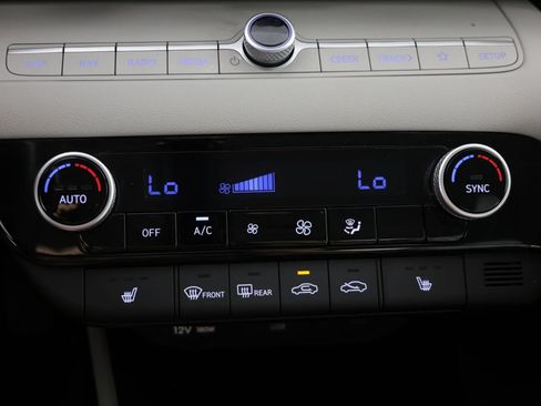 Used 2025 Hyundai Elantra Limited FWD image 29
