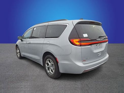 Used 2023 Chrysler Pacifica Limited w/ Uconnect Theater Family Group AWD/4WD image 6
