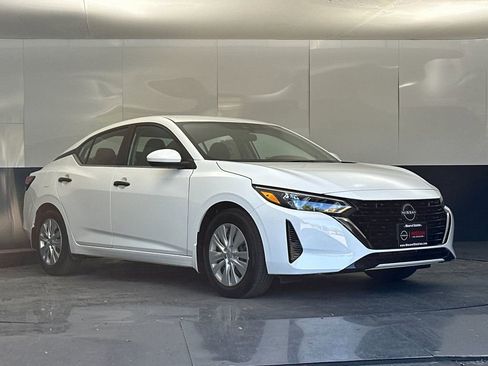Used 2025 Nissan Sentra S image 1