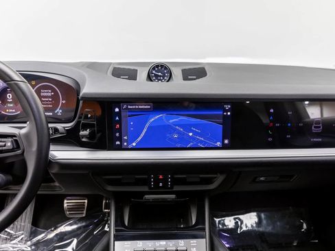 Used 2024 Porsche Cayenne S image 10