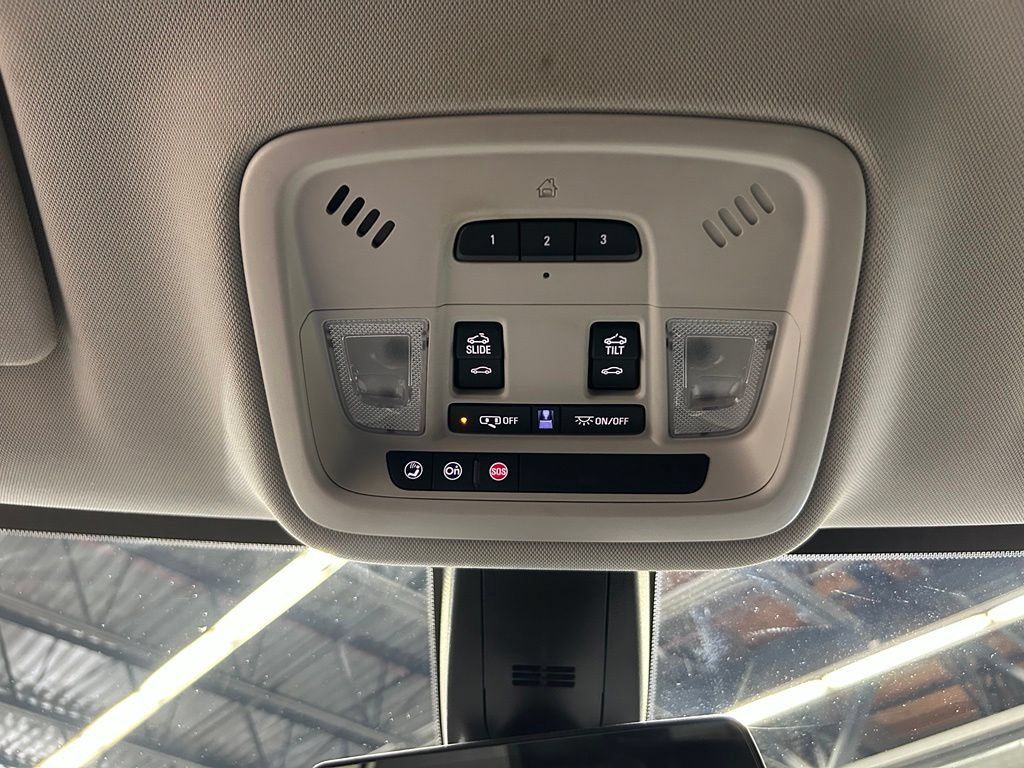 Used 2019 Chevrolet Traverse Premier w/ Driver Confidence II Package FWD image 14