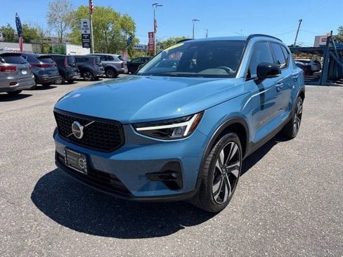 Certified 2024 Volvo XC40 B5 Plus w/ Protection Package Premier AWD/4WD image 1