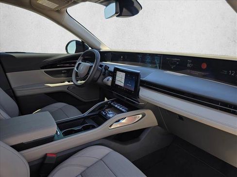 Used 2025 Lincoln Nautilus Reserve AWD/4WD image 11